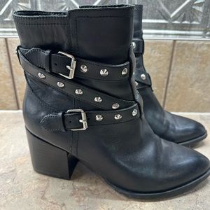 Guess boots